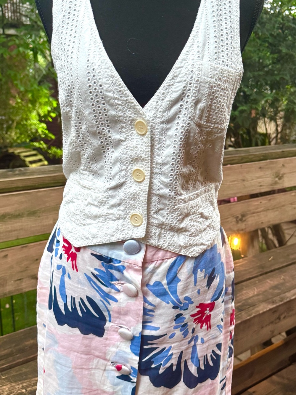 THEORY White Eyelet Vest
Size 12
$55 - Picture 8 of 16